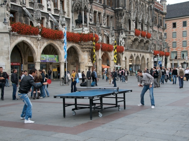 tischtennis-auf-muenchner-marienplatz.jpg