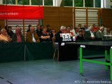 Zuschauer und Schiedsrichter bei Tischtennisshow 2009 in Hassfurt