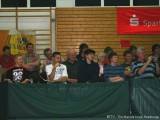 Begeisterte Zuschauer bei der Tischtennisshow in Hassfurt